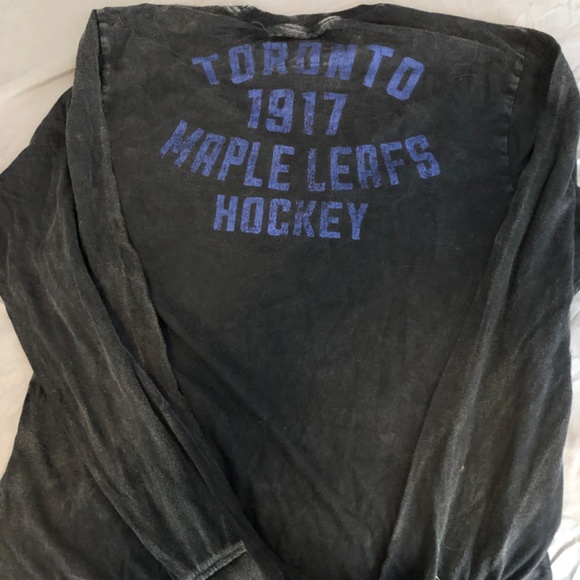 Men’s size xl maple leafs long sleeve shirt - Picture 2 of 2